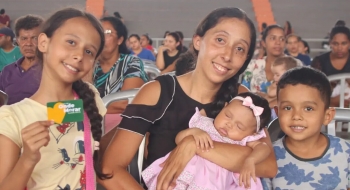 Mais de 500 cartões do Aluguel Social são entregues em Santa Helena e Iporá